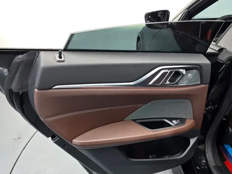 2022 BMW i4 с пробегом 16 500 км