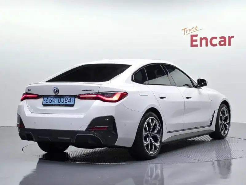 2022 BMW i4 с пробегом 71 017 км