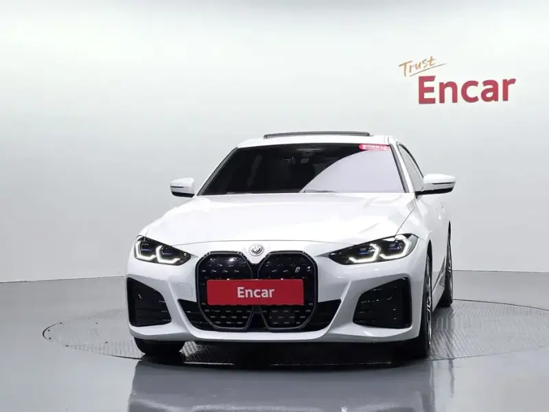 2022 BMW i4 с пробегом 71 017 км