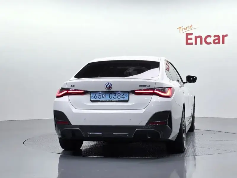 2022 BMW i4 с пробегом 71 017 км
