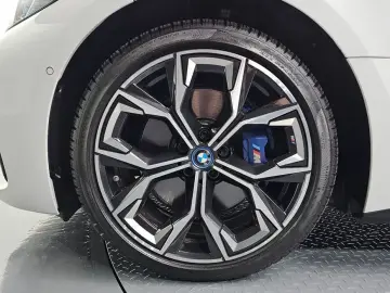 2022 BMW i4 с пробегом 71 017 км