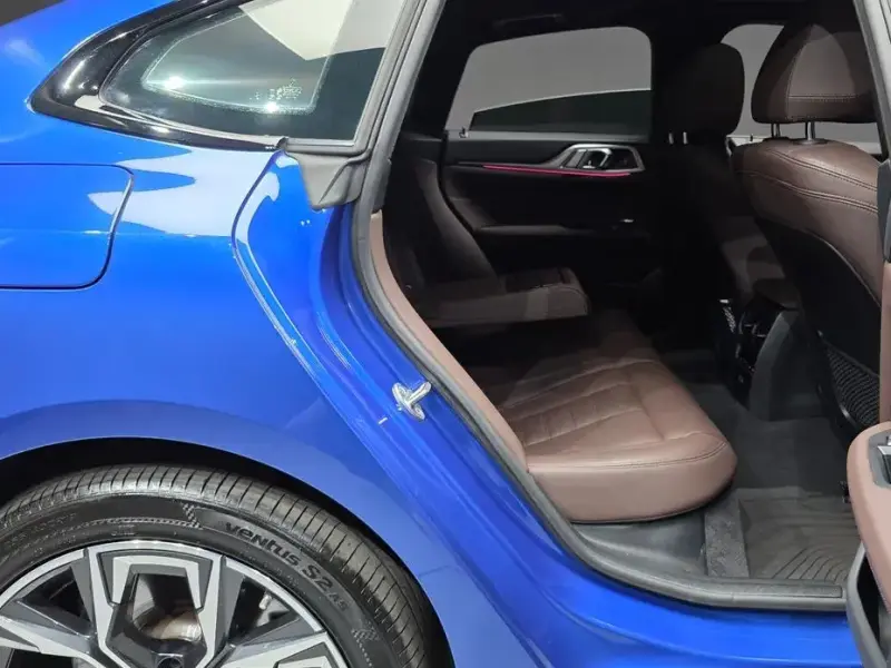 2023 BMW i4 с пробегом 81 844 км