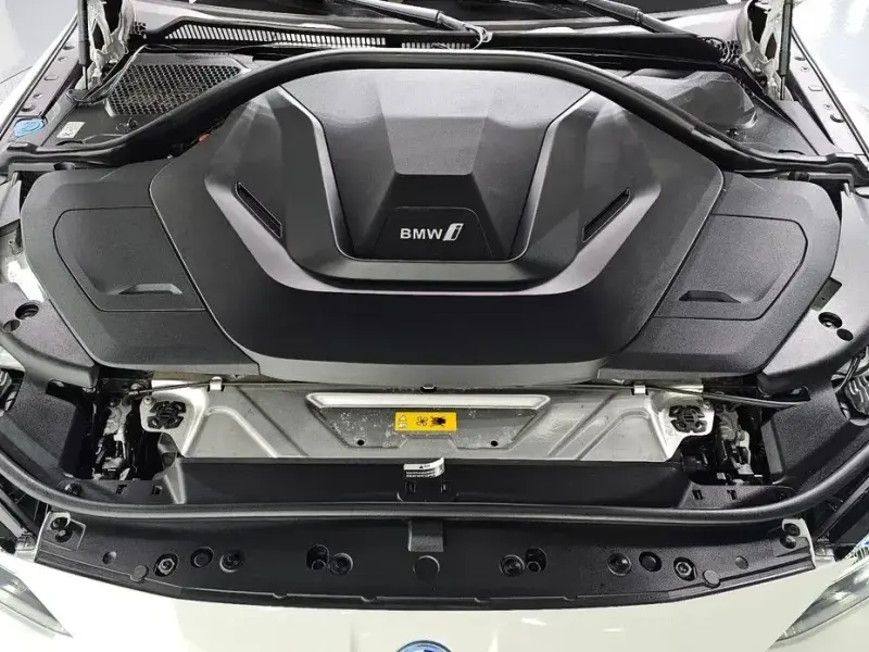 2022 BMW i4 с пробегом 71 017 км
