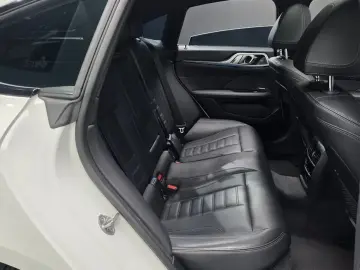 2022 BMW i4 с пробегом 71 017 км