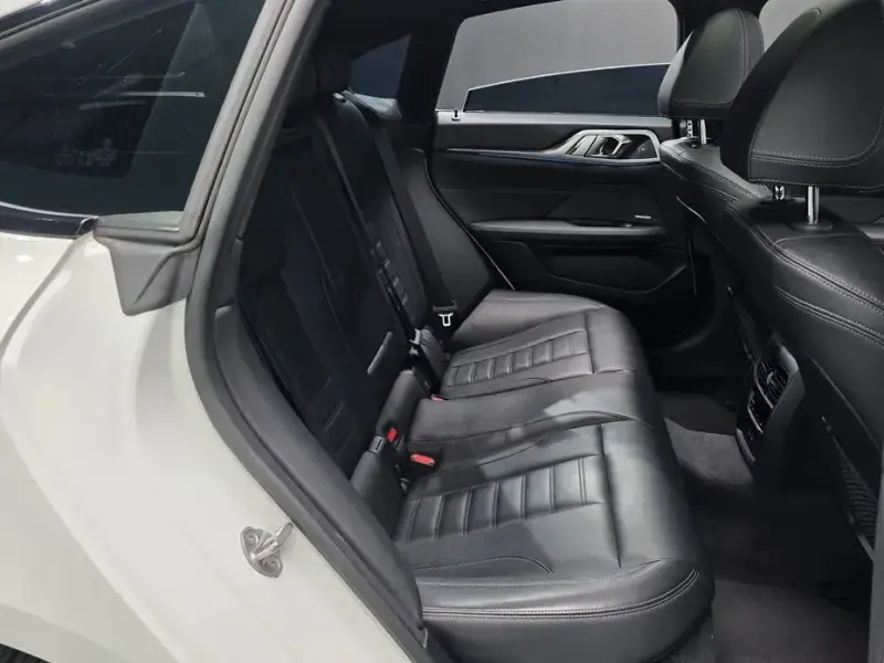 2022 BMW i4 с пробегом 71 017 км