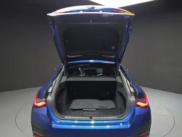 2023 BMW i4 с пробегом 81 844 км