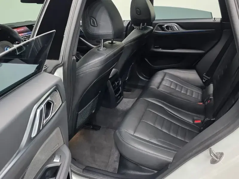 2022 BMW i4 с пробегом 71 017 км