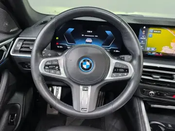 2022 BMW i4 с пробегом 71 017 км