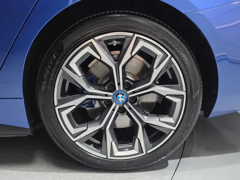 2023 BMW i4 с пробегом 81 844 км