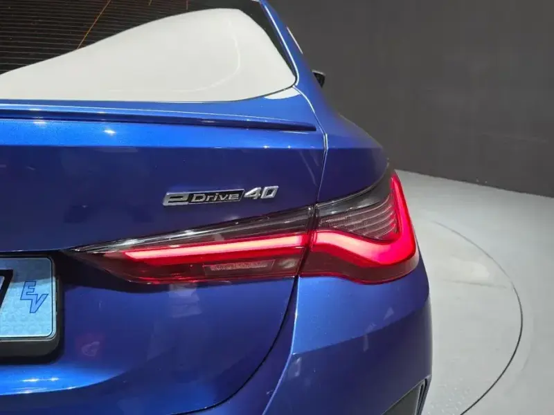2023 BMW i4 с пробегом 81 844 км