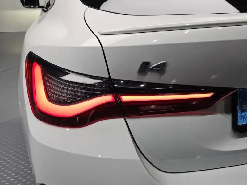 2022 BMW i4 с пробегом 71 017 км