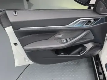 2022 BMW i4 с пробегом 71 017 км