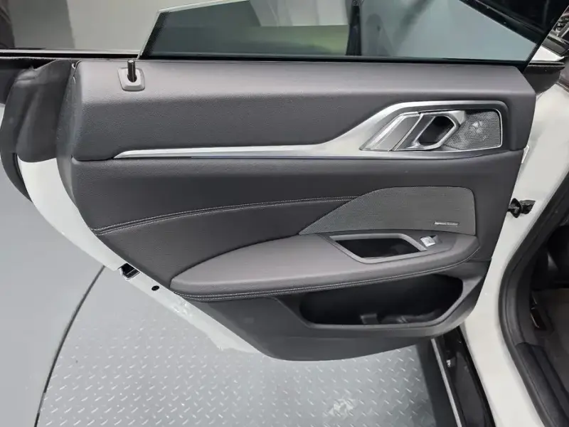2022 BMW i4 с пробегом 71 017 км