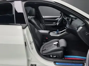 2022 BMW i4 с пробегом 71 017 км
