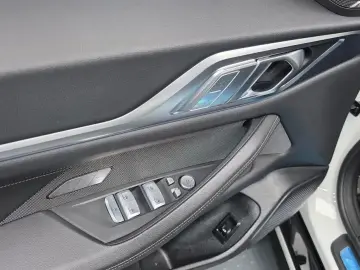 2022 BMW i4 с пробегом 71 017 км