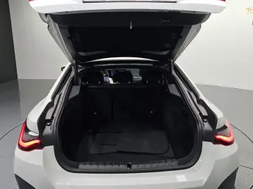 2022 BMW i4 с пробегом 71 017 км