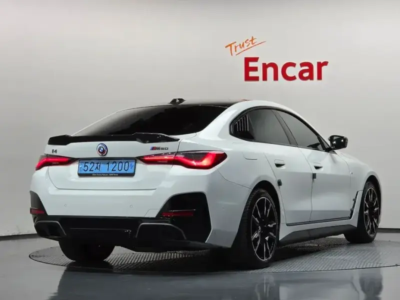 2022 BMW i4 с пробегом 56 927 км