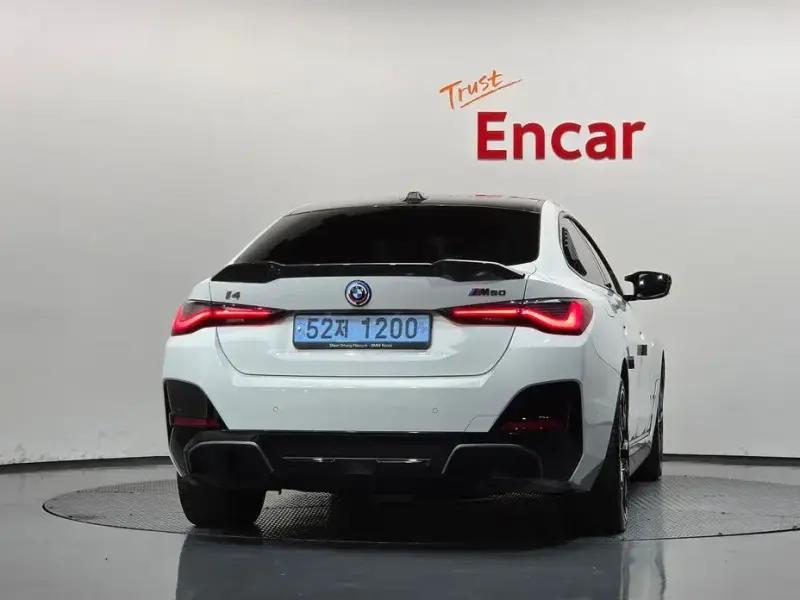 2022 BMW i4 с пробегом 56 927 км