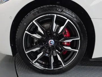2022 BMW i4 с пробегом 56 927 км