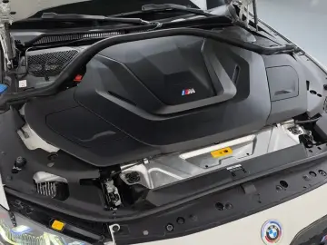 2022 BMW i4 с пробегом 56 927 км