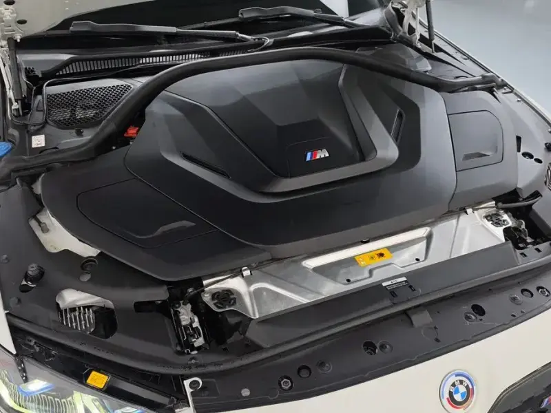 2022 BMW i4 с пробегом 56 927 км