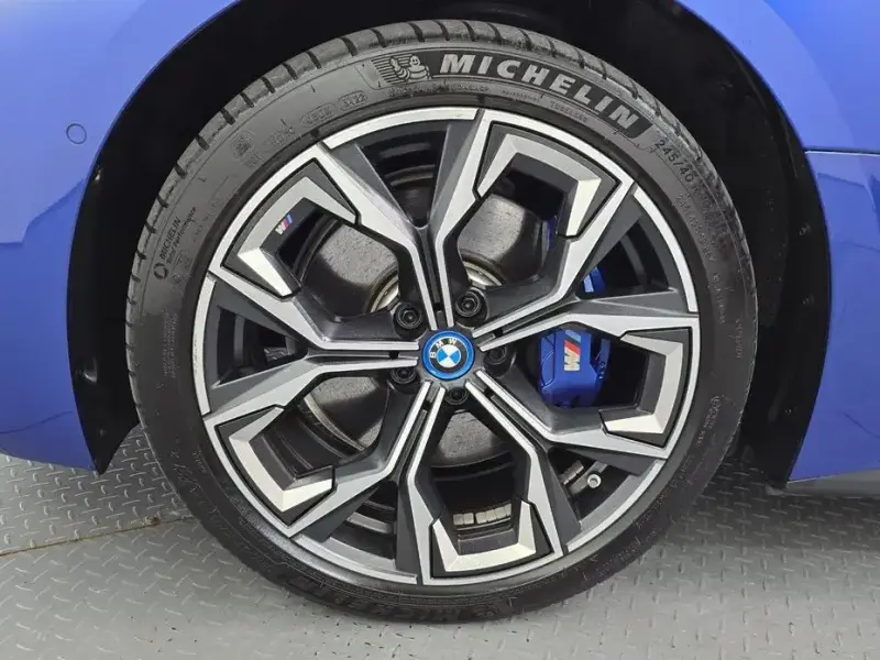 2022 BMW i4 с пробегом 69 945 км
