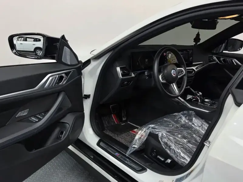 2022 BMW i4 с пробегом 56 927 км