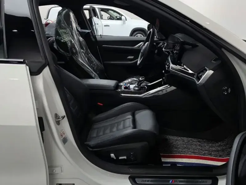 2022 BMW i4 с пробегом 56 927 км