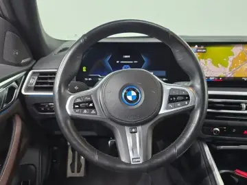 2022 BMW i4 с пробегом 69 945 км