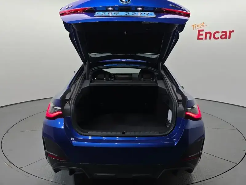 2022 BMW i4 с пробегом 69 945 км