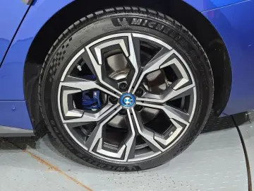 2022 BMW i4 с пробегом 69 945 км