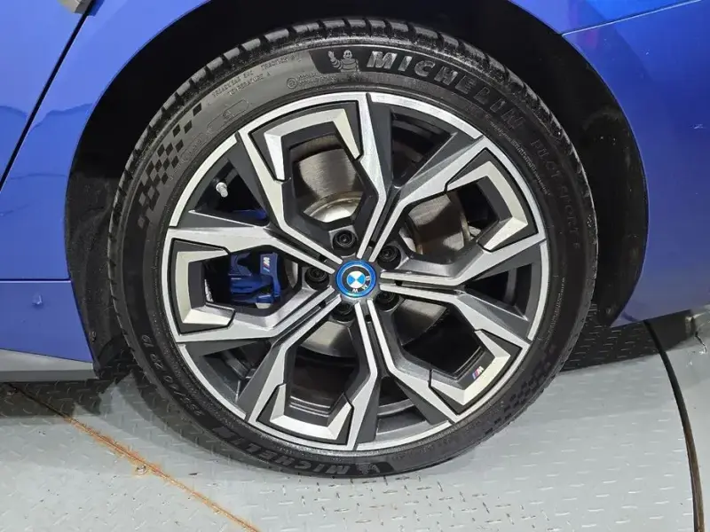 2022 BMW i4 с пробегом 69 945 км