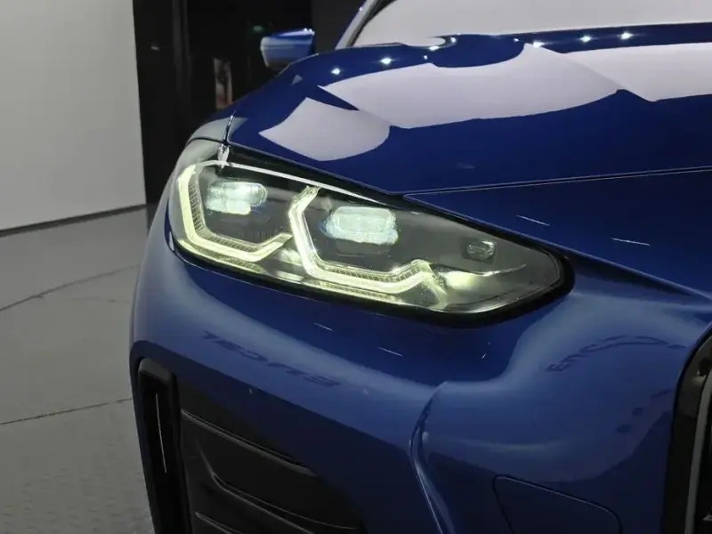 2022 BMW i4 с пробегом 69 945 км