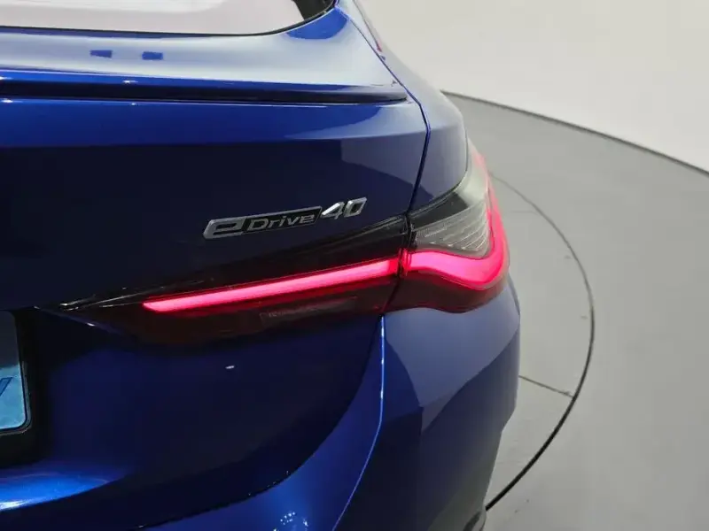 2022 BMW i4 с пробегом 69 945 км