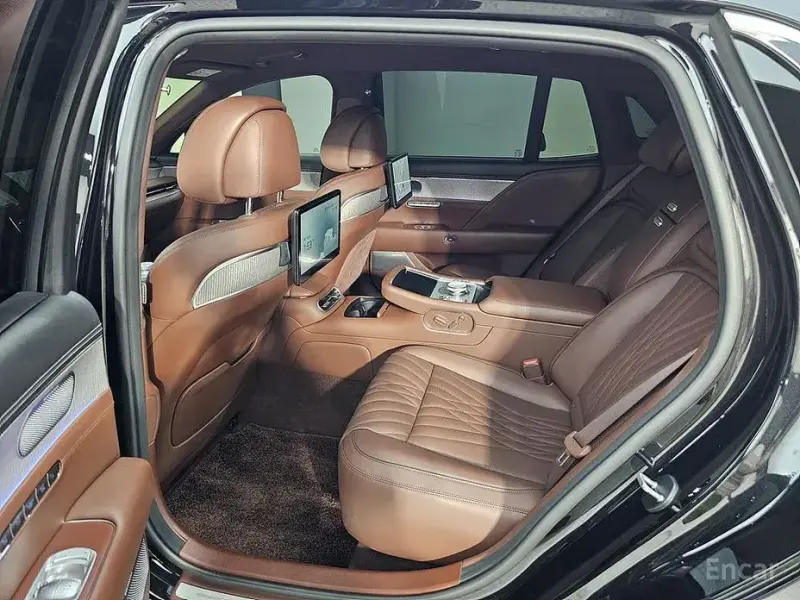 2023 Genesis G90 с пробегом 44 365 км