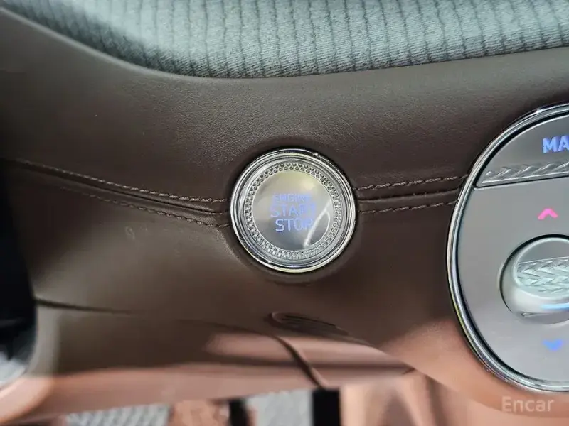 2023 Genesis G90 с пробегом 44 365 км