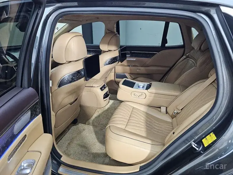 2023 Genesis G90 с пробегом 75 655 км