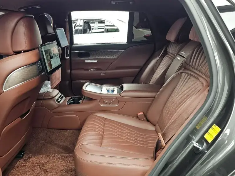 2023 Genesis G90 с пробегом 47 779 км