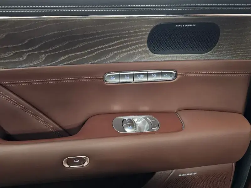 2023 Genesis G90 с пробегом 47 779 км
