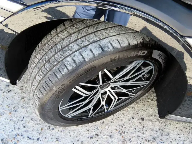 2023 Genesis G90 с пробегом 87 019 км