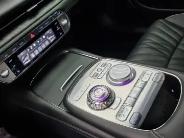 2023 Genesis G90 с пробегом 64 600 км