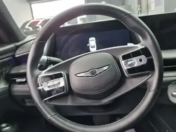 2023 Genesis G90 с пробегом 64 600 км
