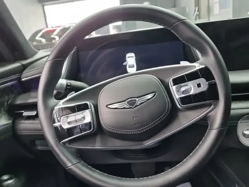2023 Genesis G90 с пробегом 64 600 км