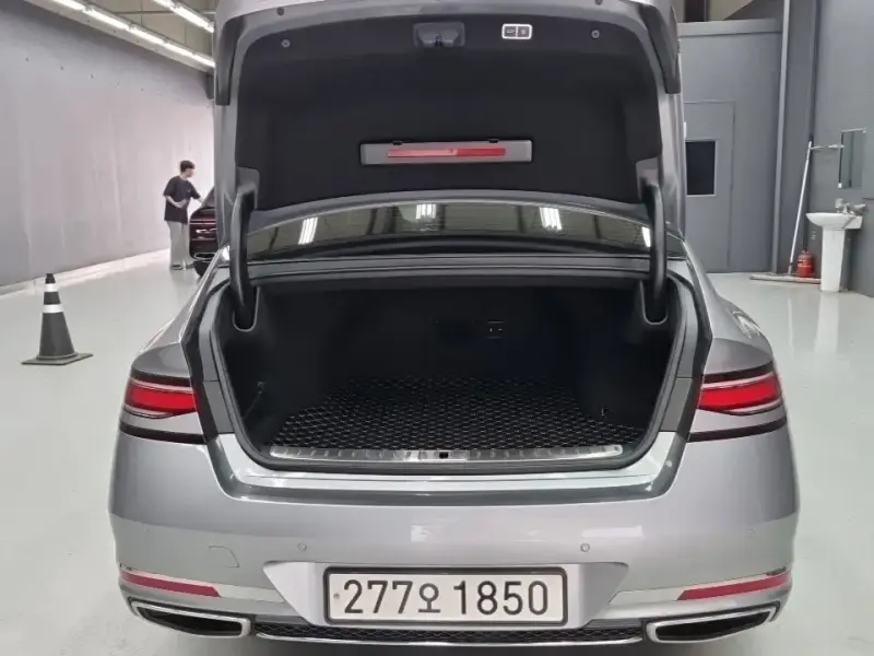 2023 Genesis G90 с пробегом 64 600 км