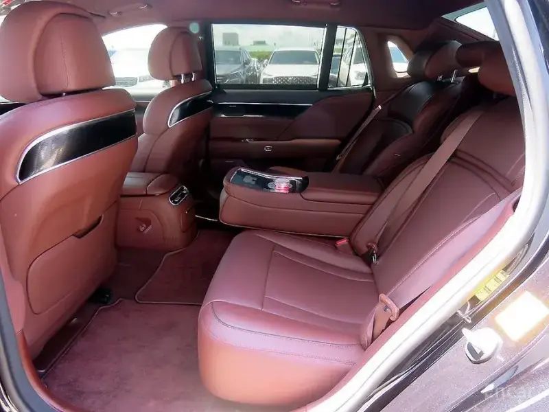 2023 Genesis G90 с пробегом 55 960 км