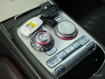 2023 Genesis G90 с пробегом 81 479 км