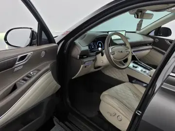 2023 Genesis GV80 с пробегом 48 712 км
