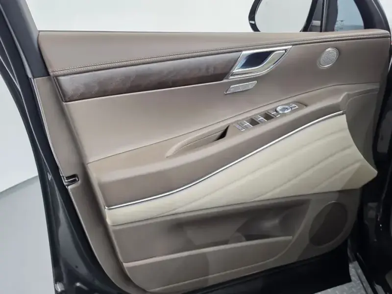 2023 Genesis GV80 с пробегом 48 712 км