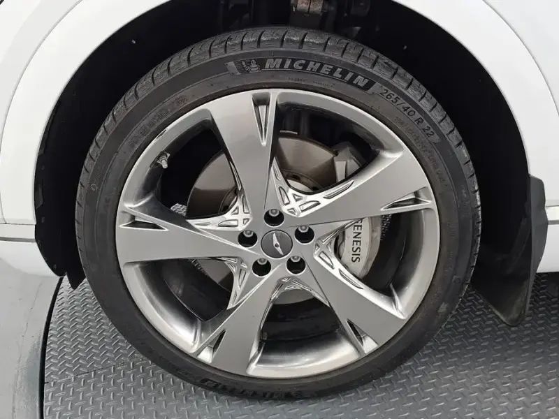 2023 Genesis GV80 с пробегом 28 418 км
