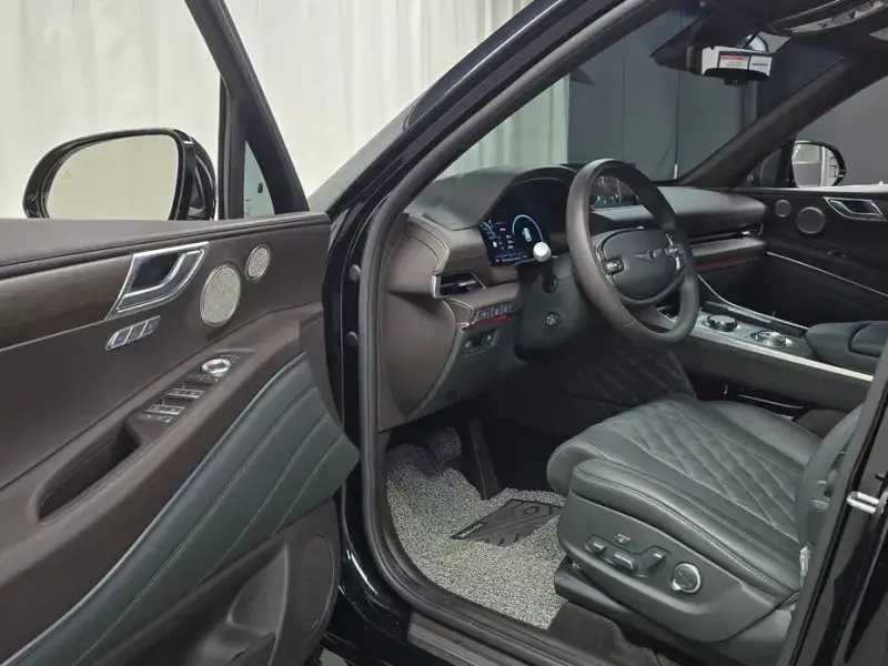 2023 Genesis GV80 с пробегом 23 505 км